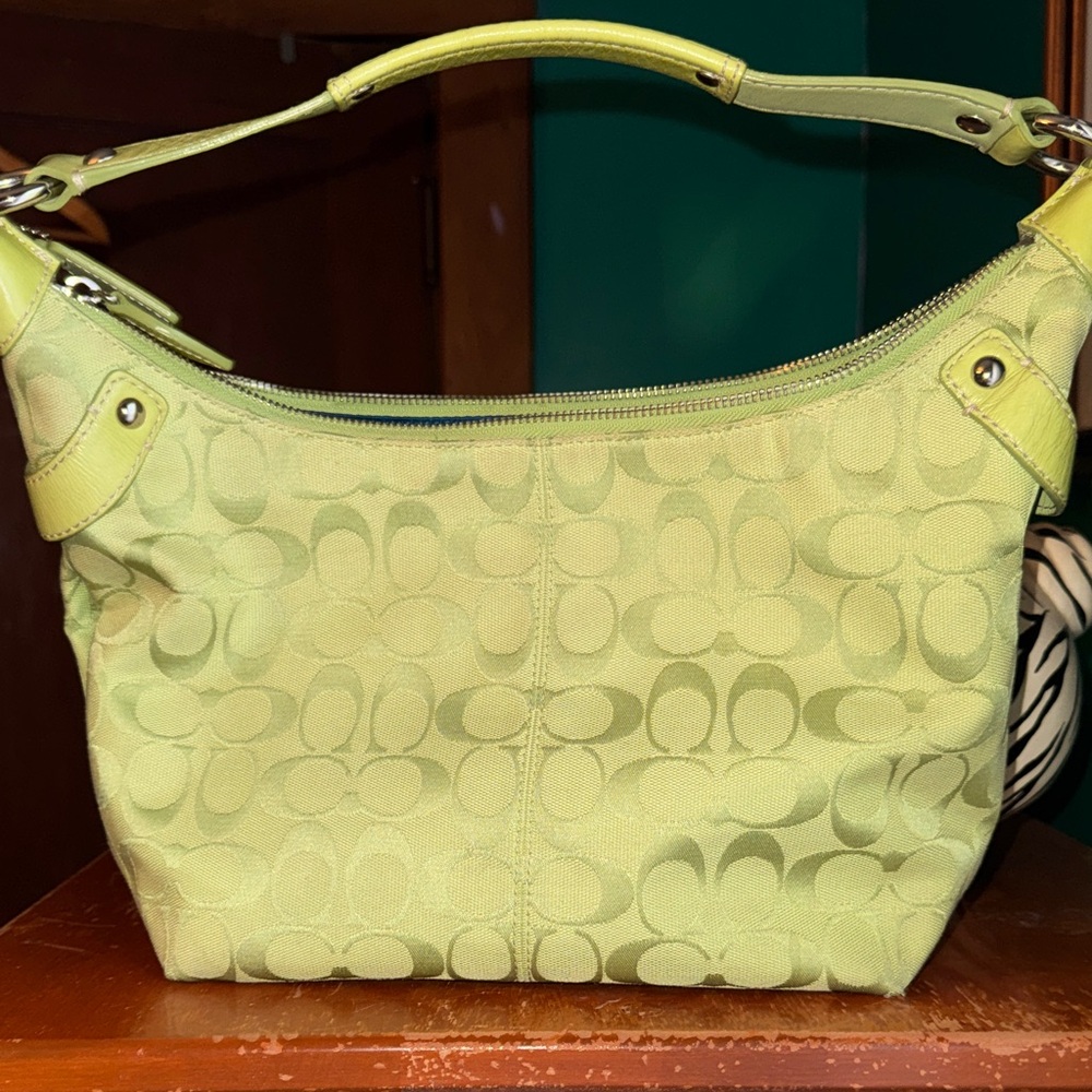 🍋‍🟩💚☀️🕶️Coach Lime Green Signature Shoulder Bag - Picture 9 of 13